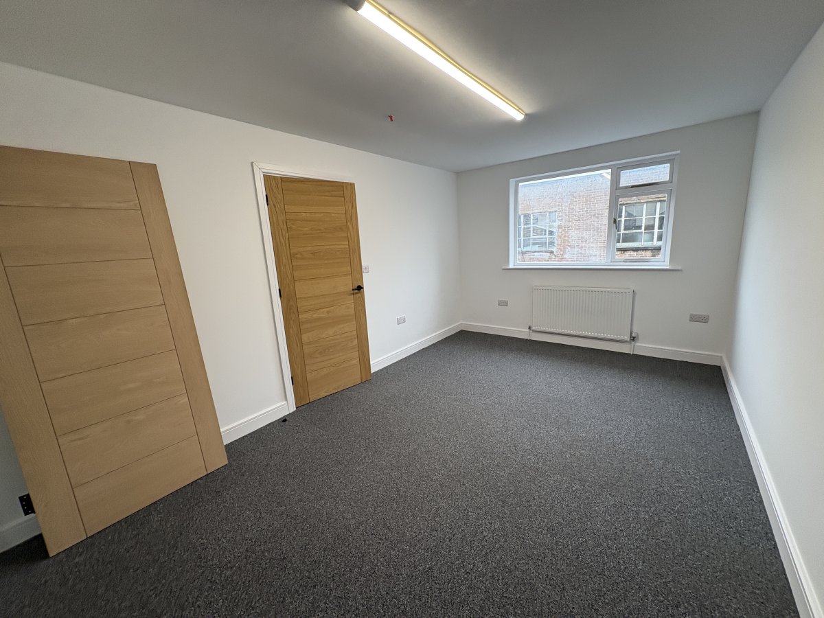 Office in Attenborough - photo 4