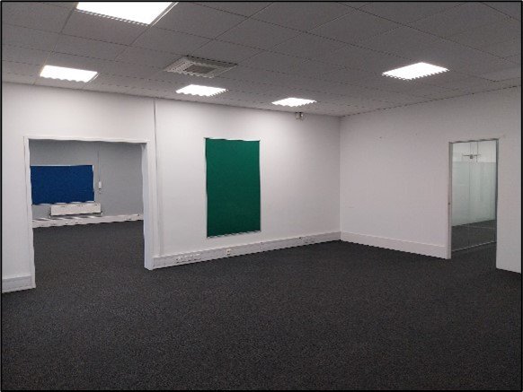 Office in Crawley - photo 3