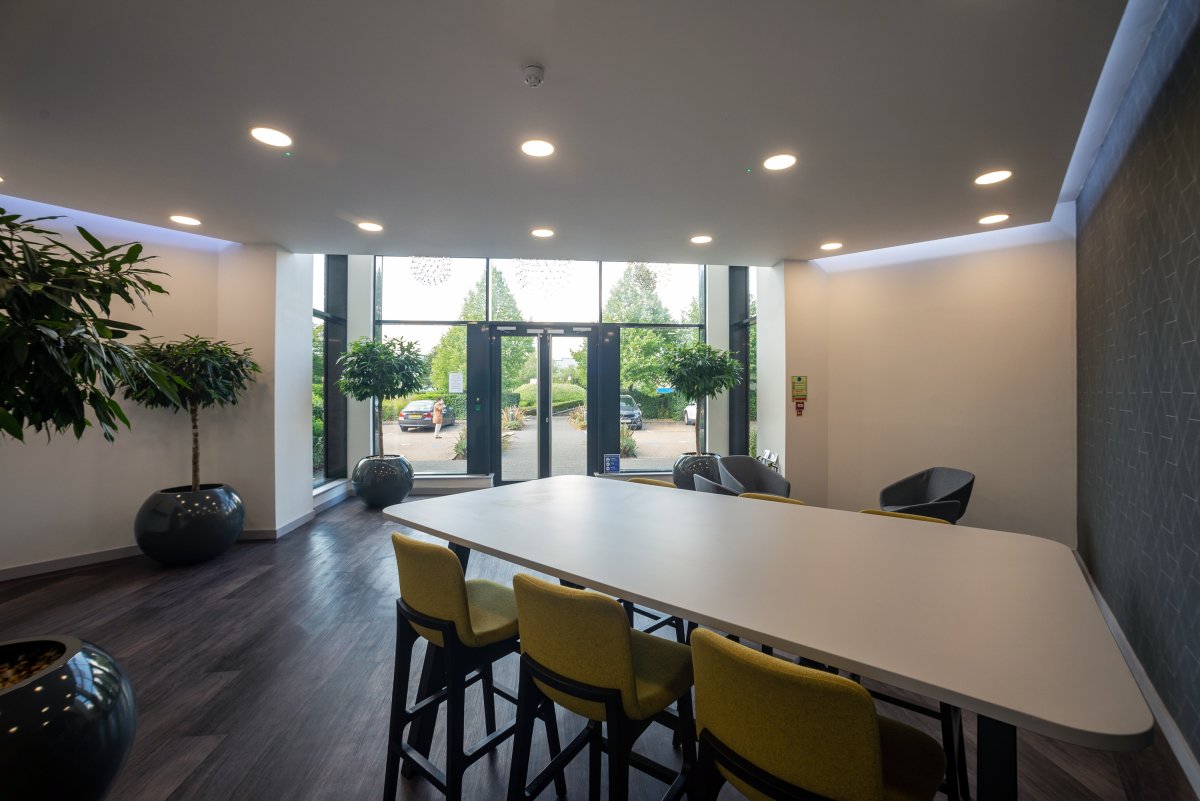 Office in Crawley - photo 4