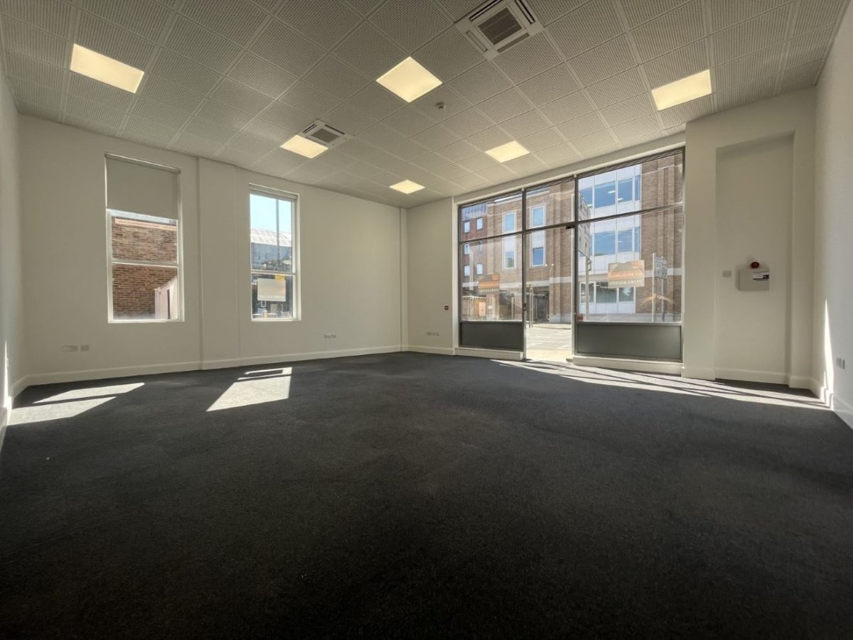 Office in Crawley - photo 4