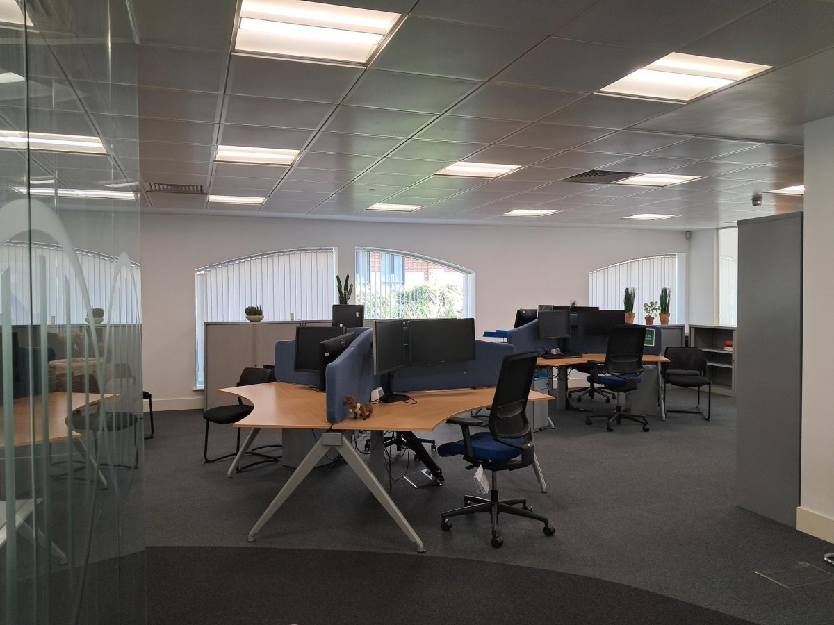 Office in Leatherhead - photo 3