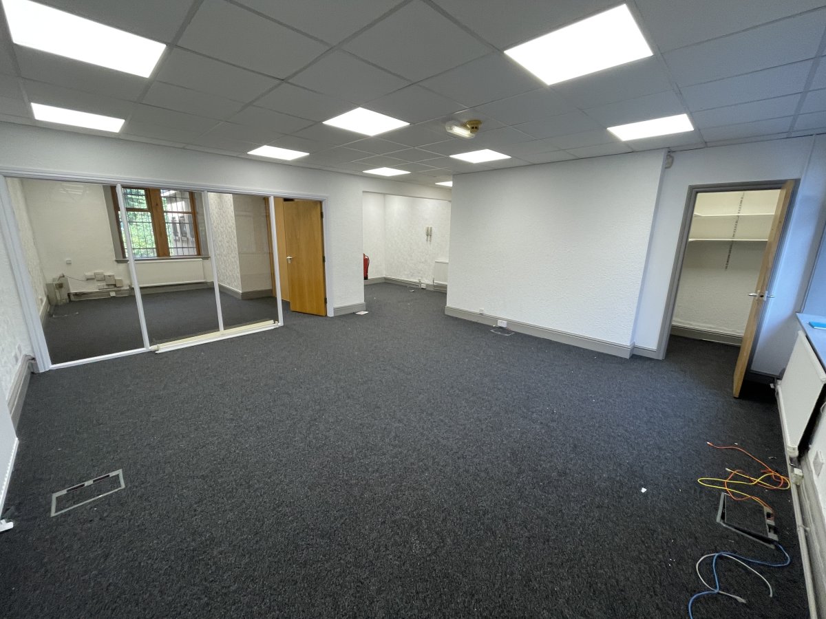 Office in Huddersfield - photo 3
