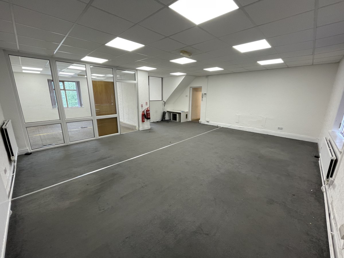 Office in Huddersfield - photo 4