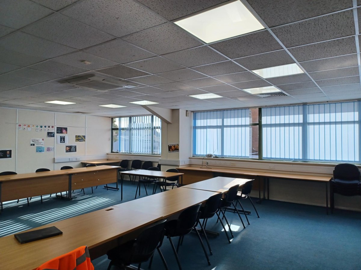 Office in Leatherhead - photo 3