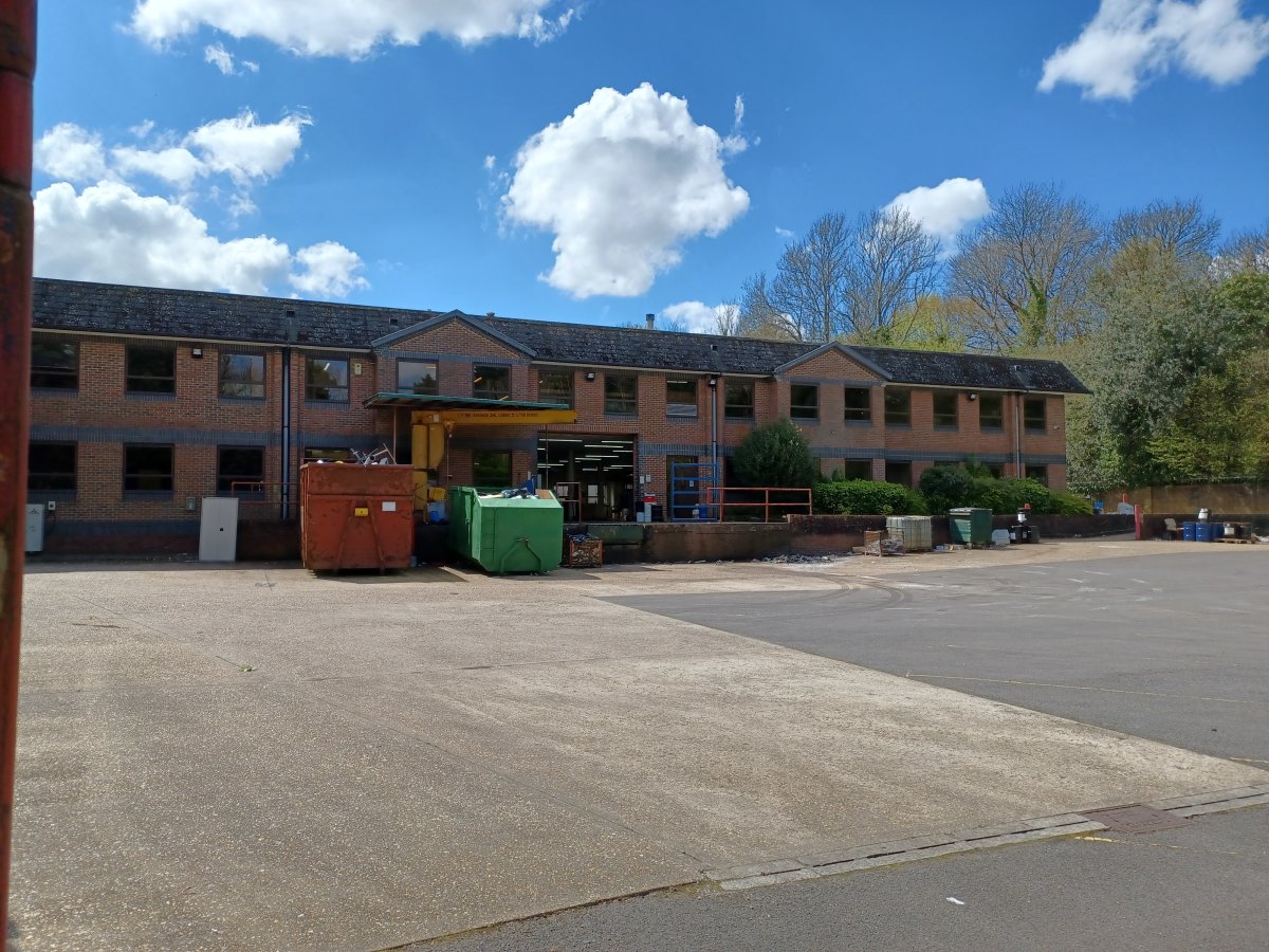 Office in Tadworth - photo 2