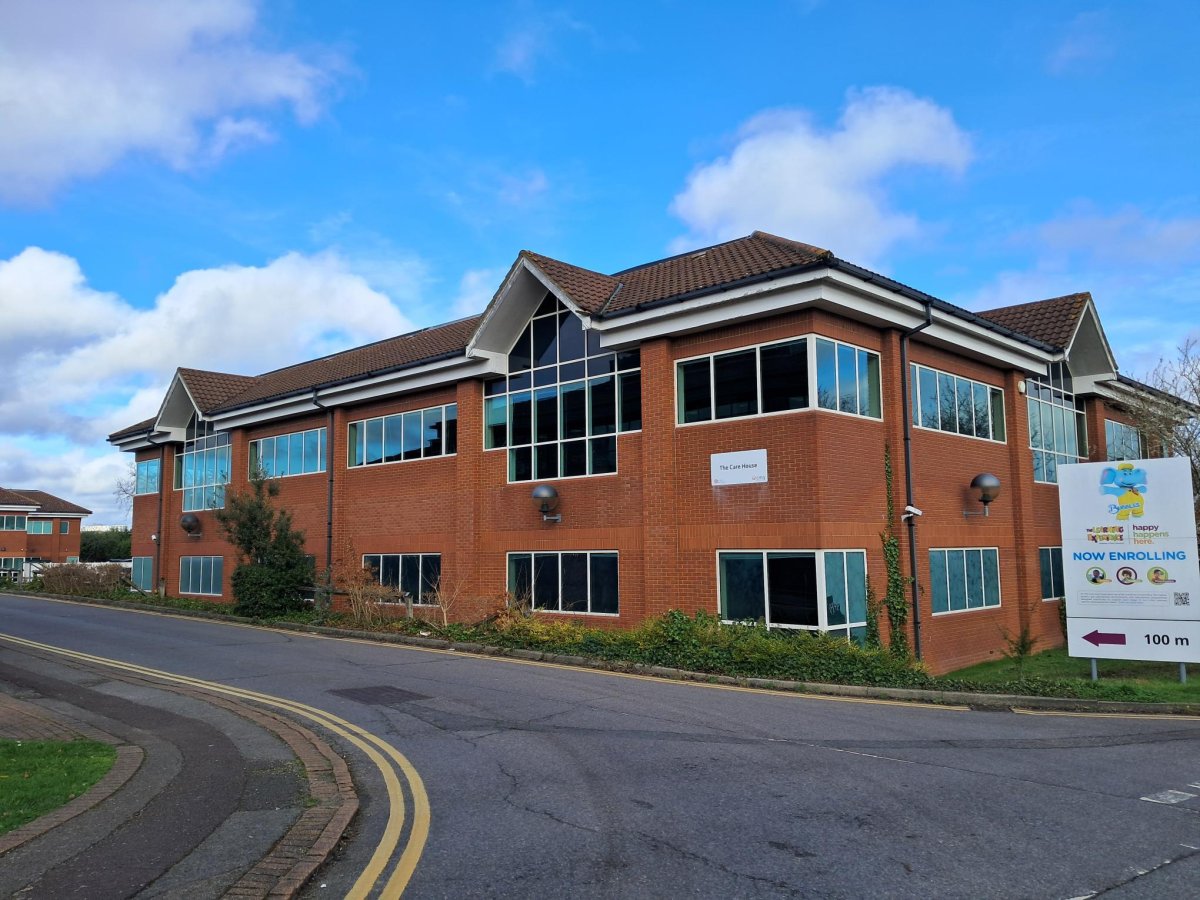 Office in Leatherhead - photo 3