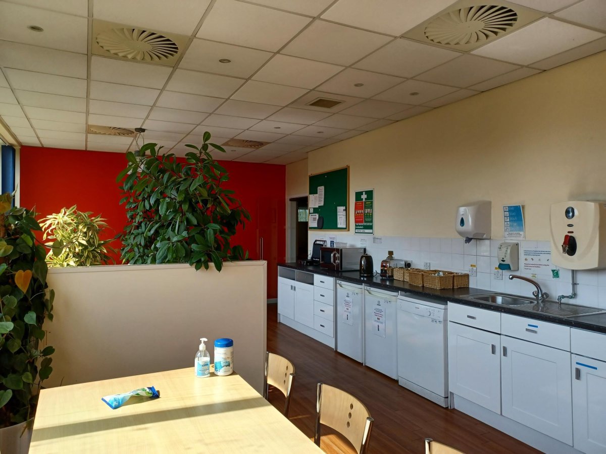 Office in Leatherhead - photo 3