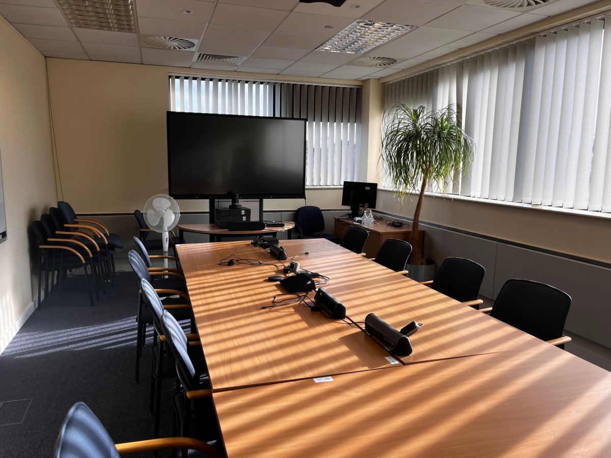 Office in Leatherhead - photo 4