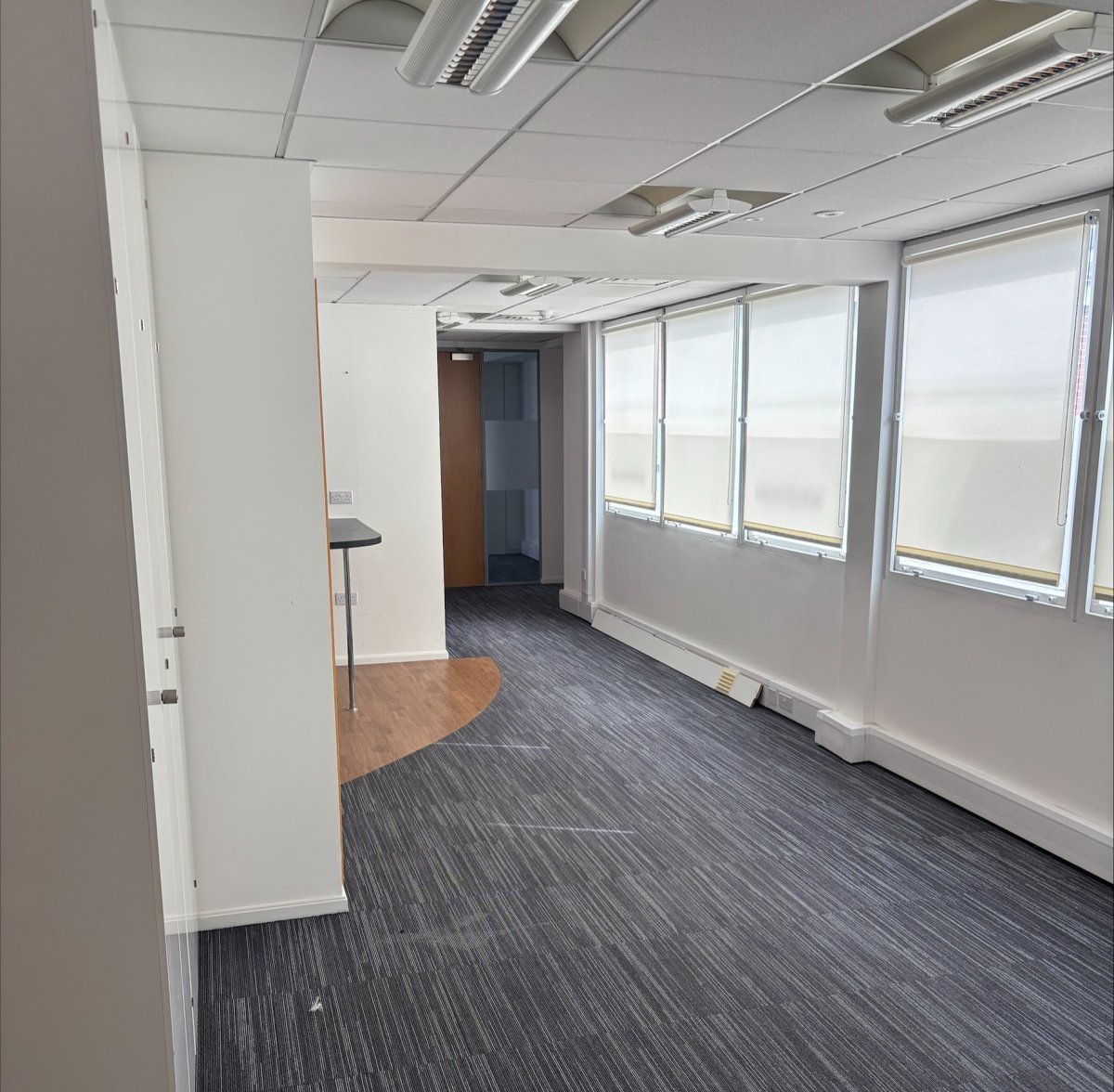 Office in Epsom - photo 2