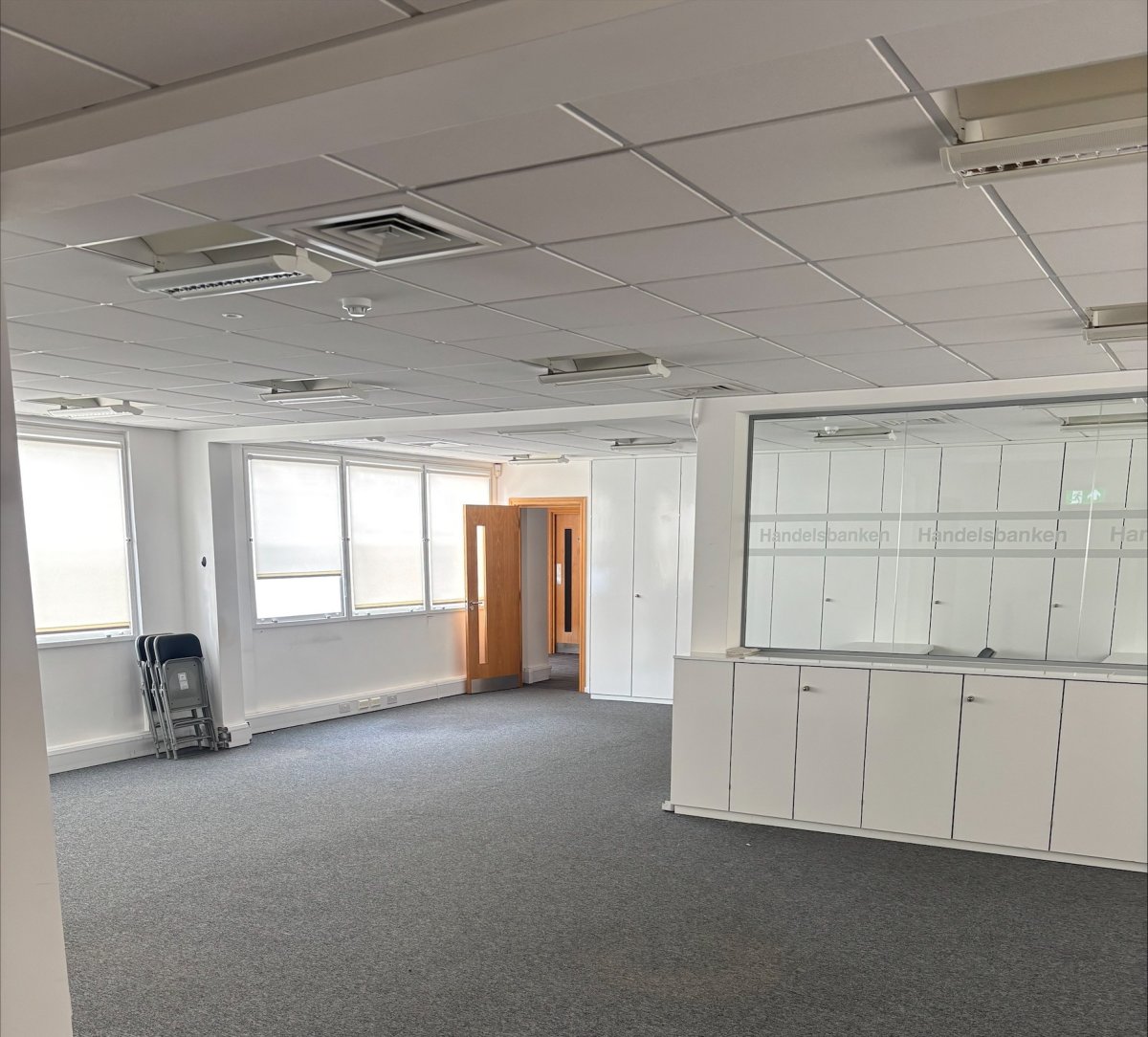 Office in Epsom - photo 4
