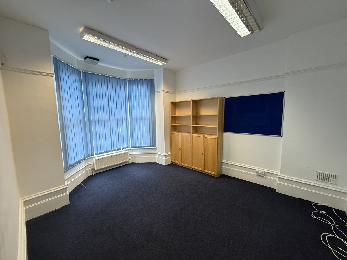 Office in Purley - photo 2