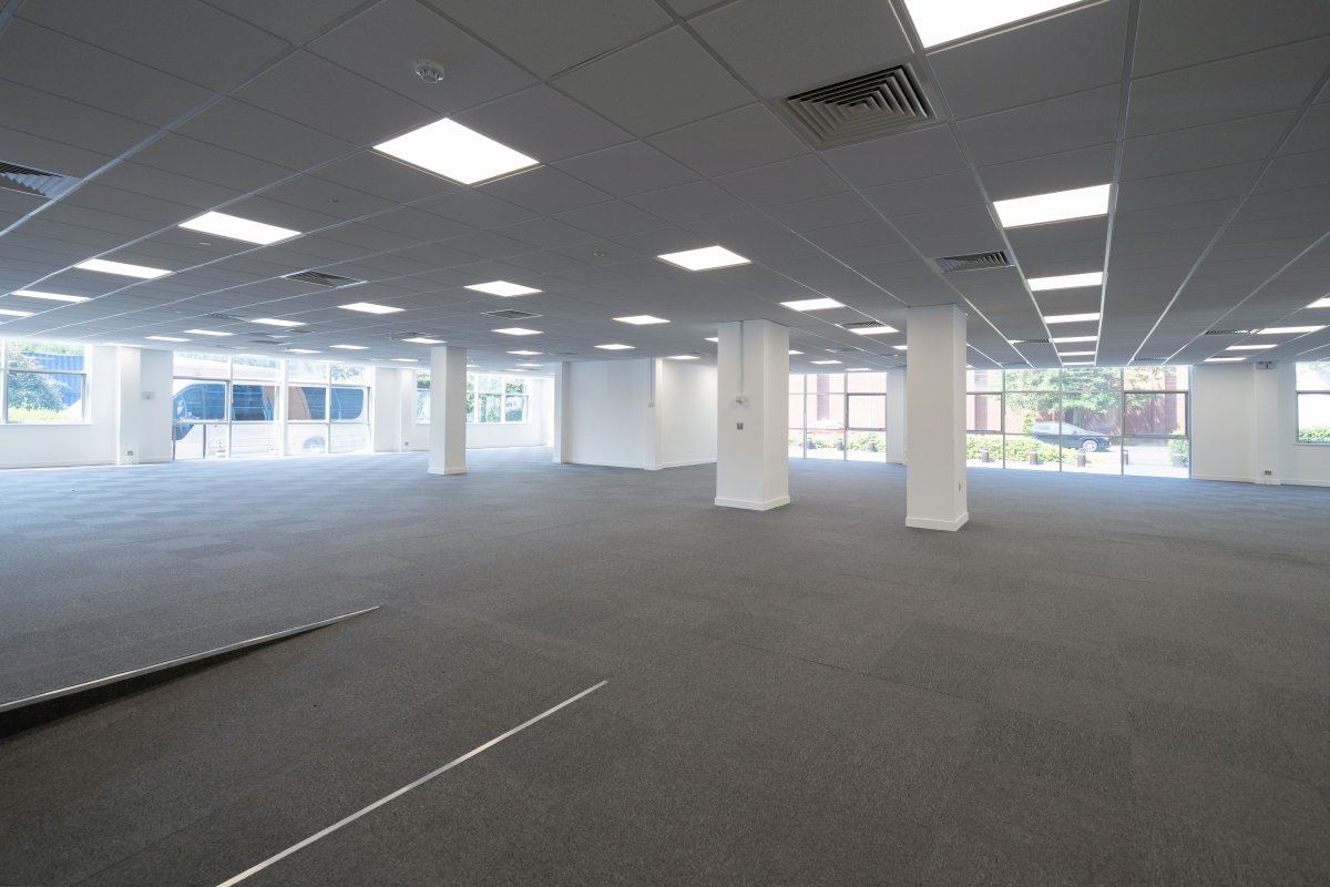 Office in Feltham - photo 2