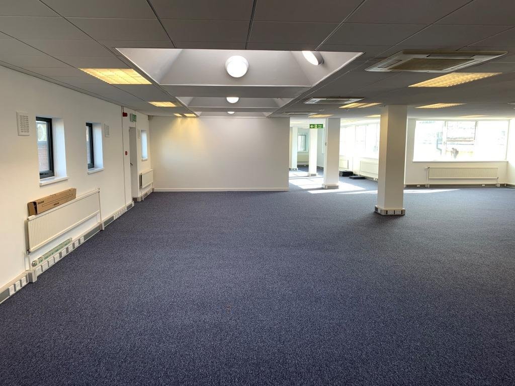 Office in Kingston-Upon-Thames - photo 2
