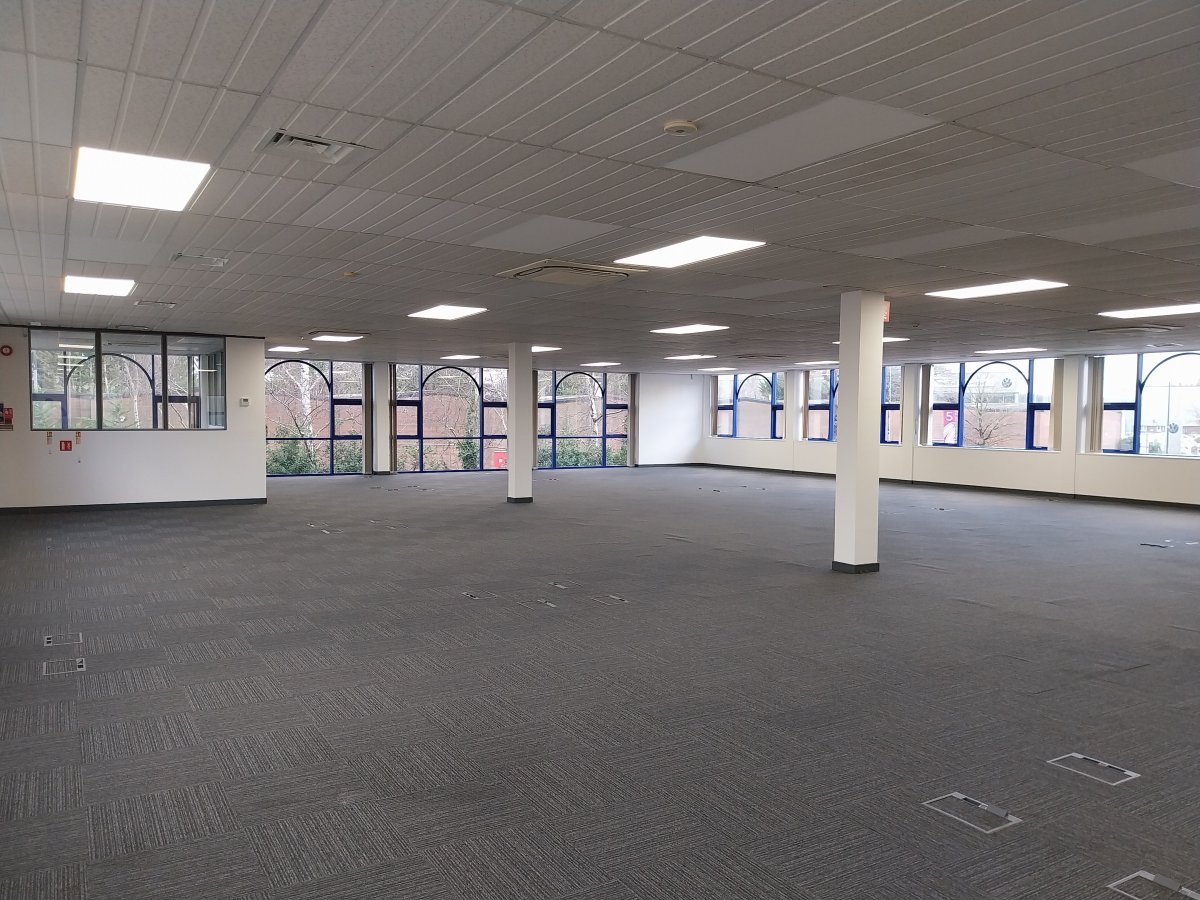 Office in Crawley - photo 3