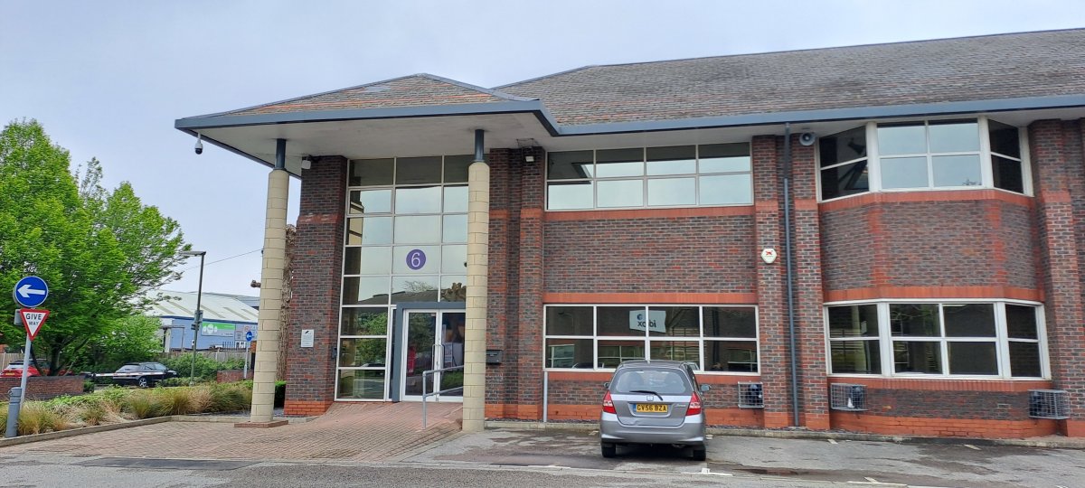 Office in Woking - photo 2