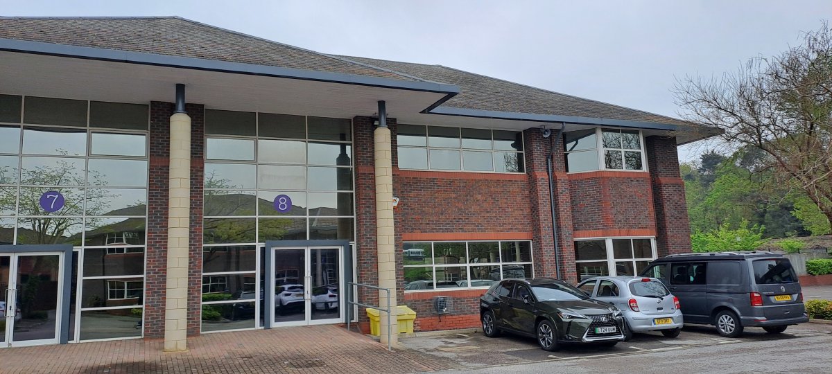 Office in Woking - photo 3