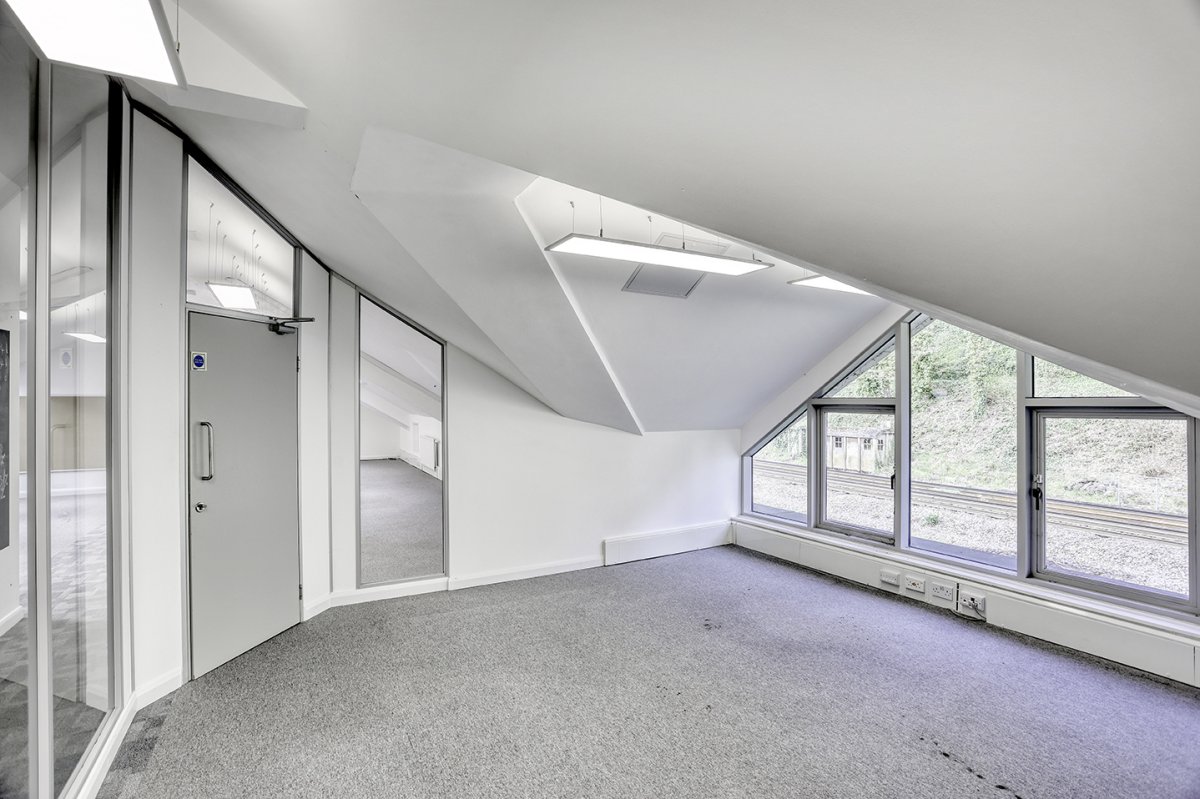Office in Godalming - photo 4