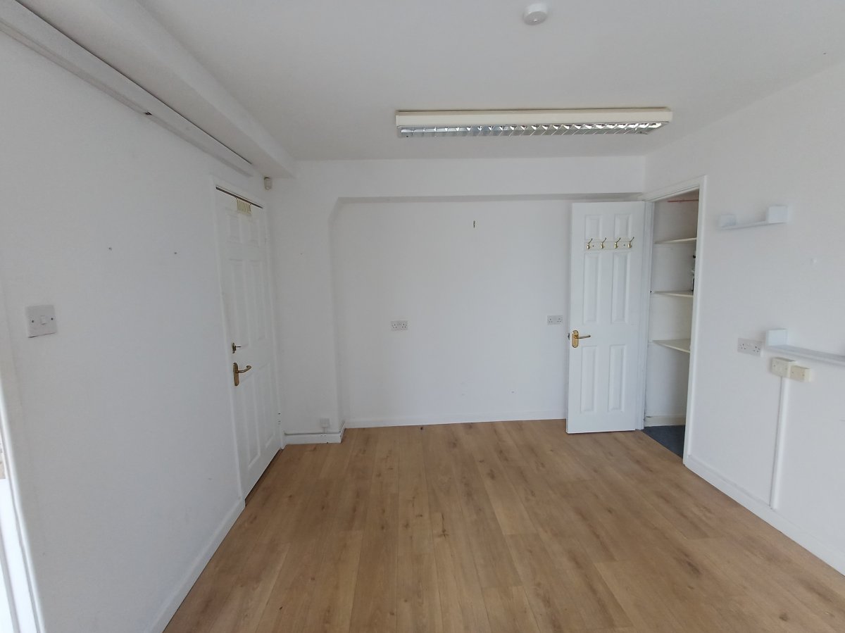 Office in Newquay - photo 4