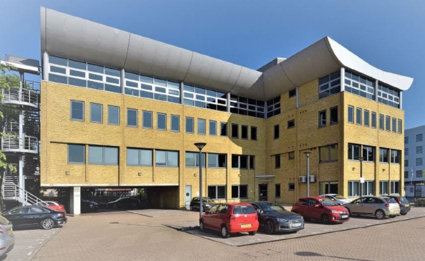 Office in Crawley - photo 2