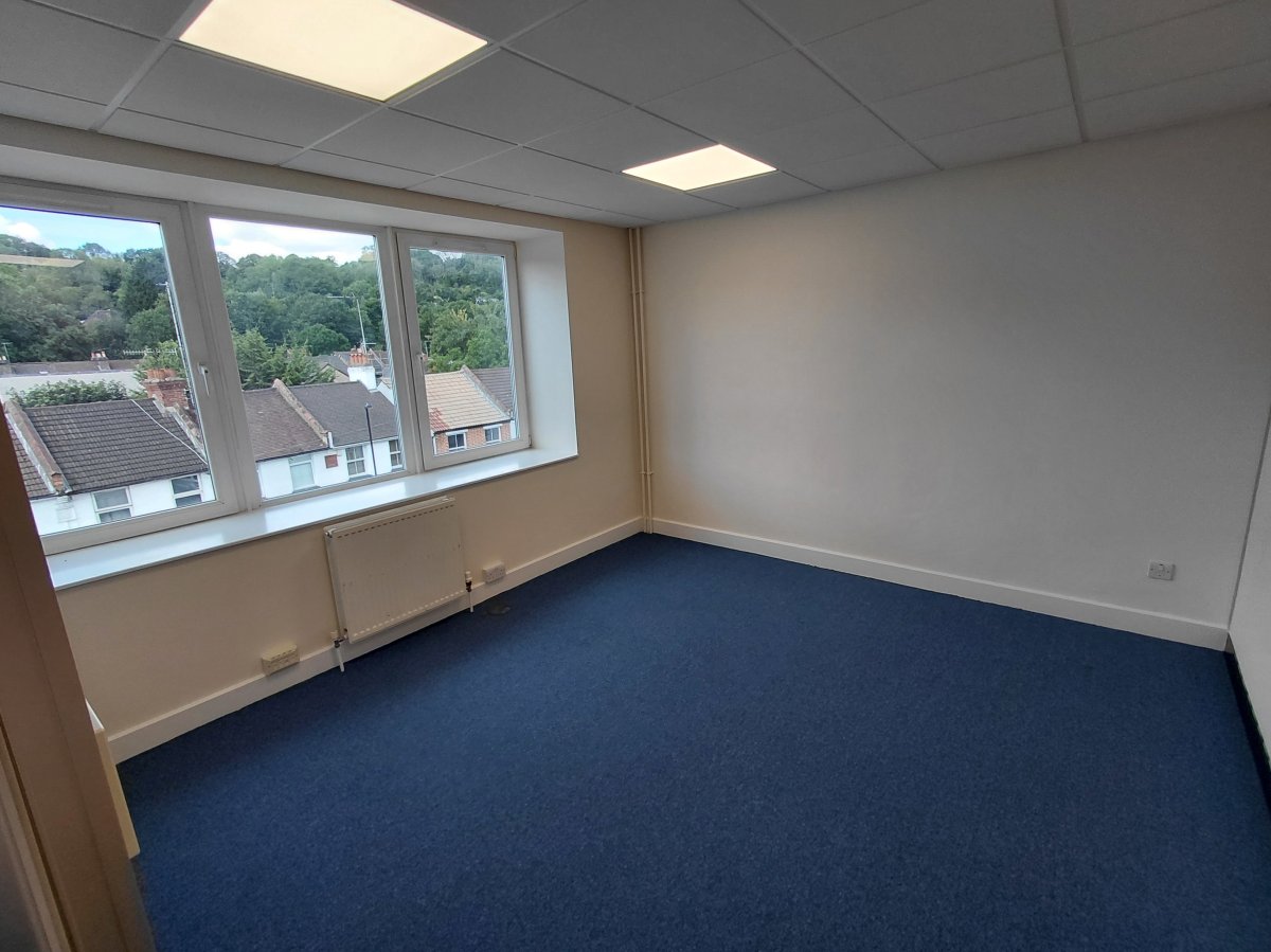Office in Kenley - photo 4