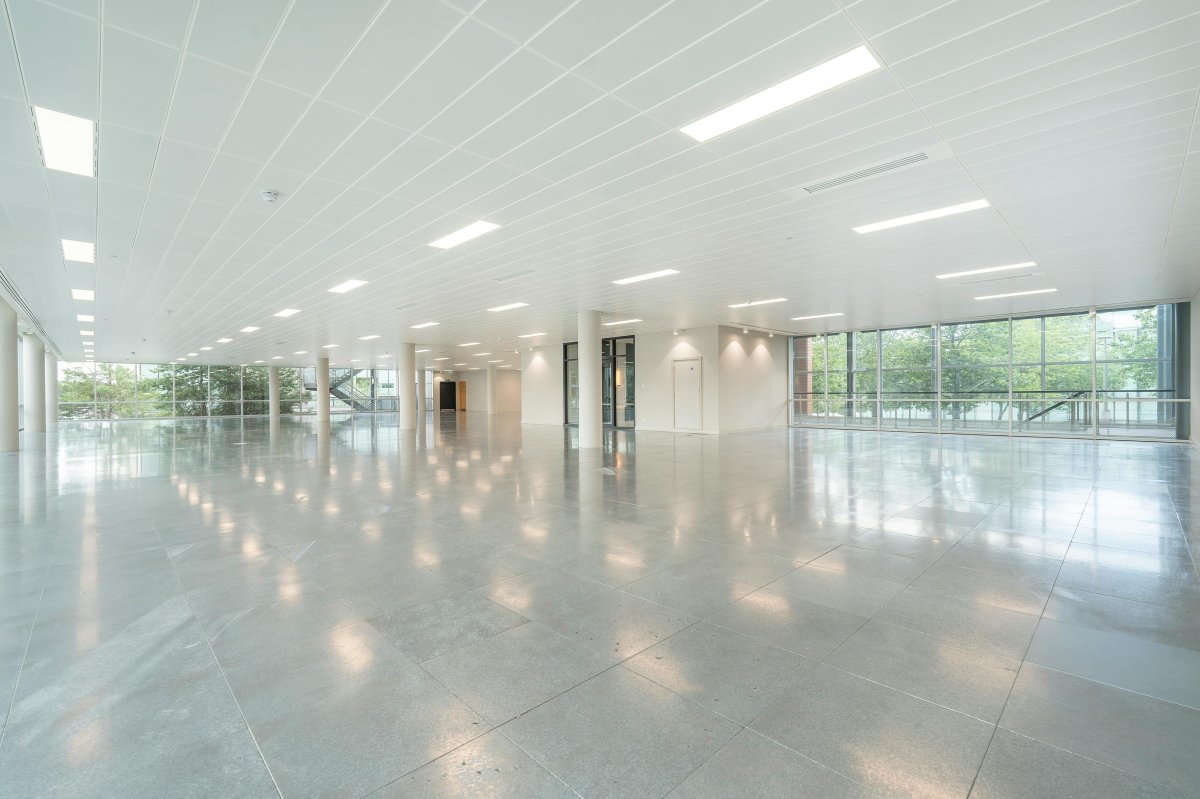 Office in Gatwick - photo 2