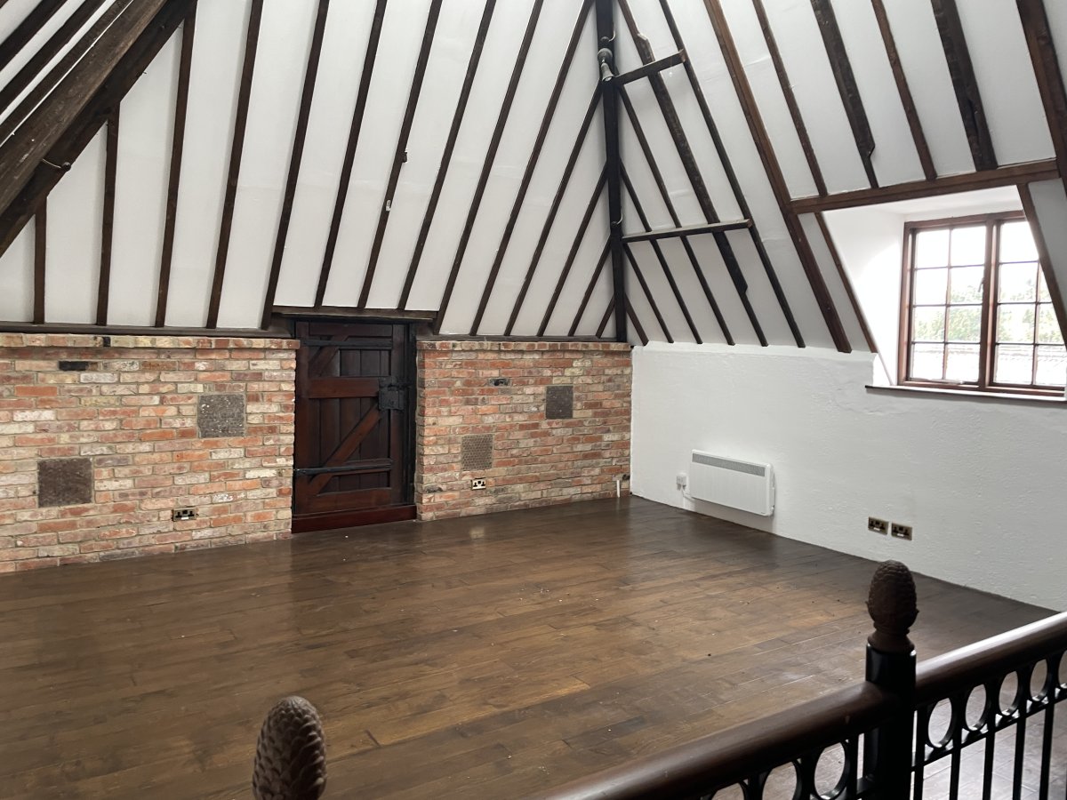 Office in Witney - photo 4