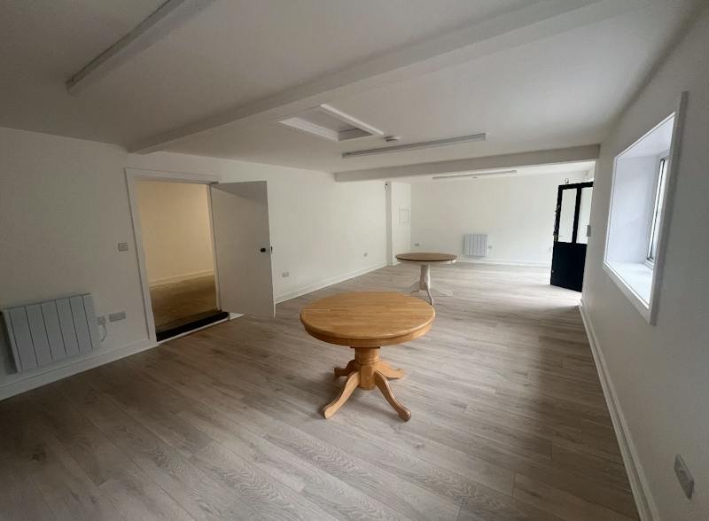 Office in Weston-Under-Lizard - photo 3
