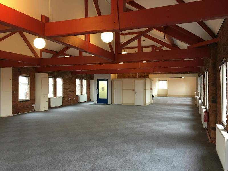 Office in Wolverhampton - photo 3