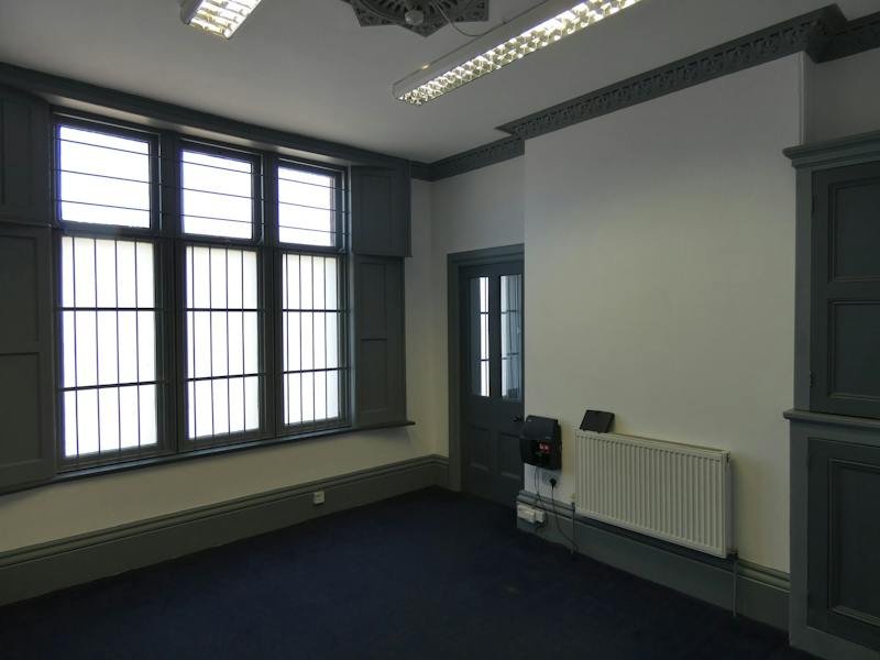 Office in Wolverhampton - photo 3