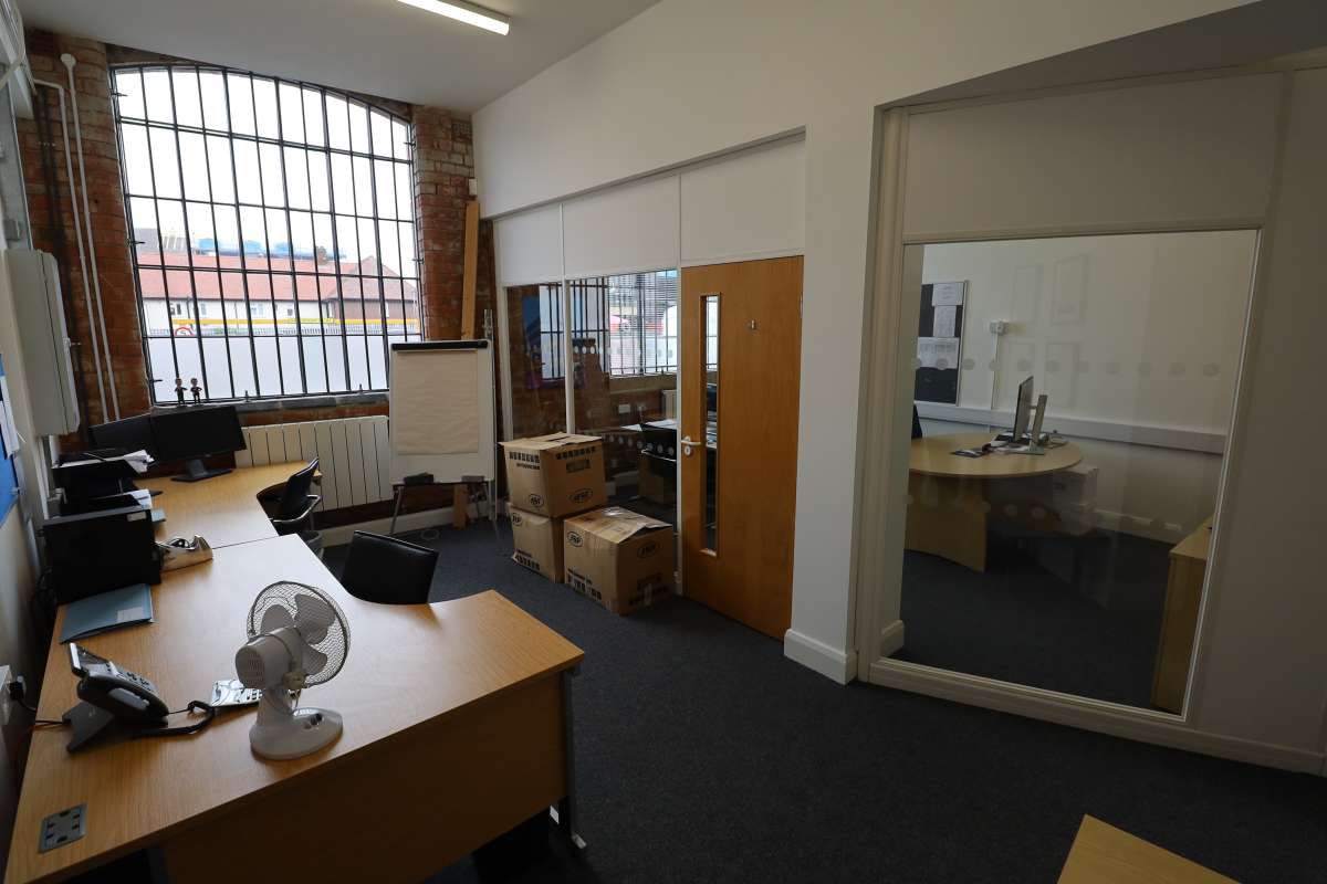 Office in Hinckley - photo 4