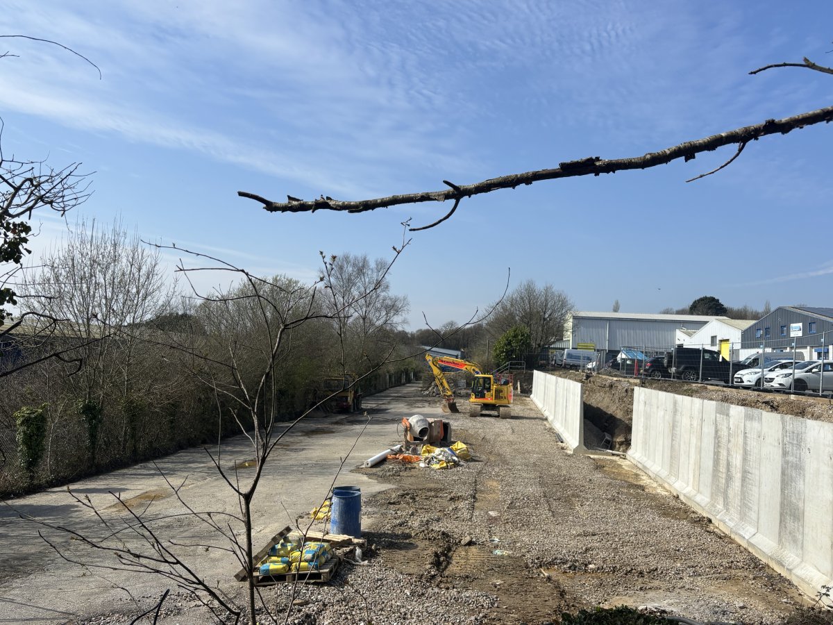 Other in Lee Mill - photo 2