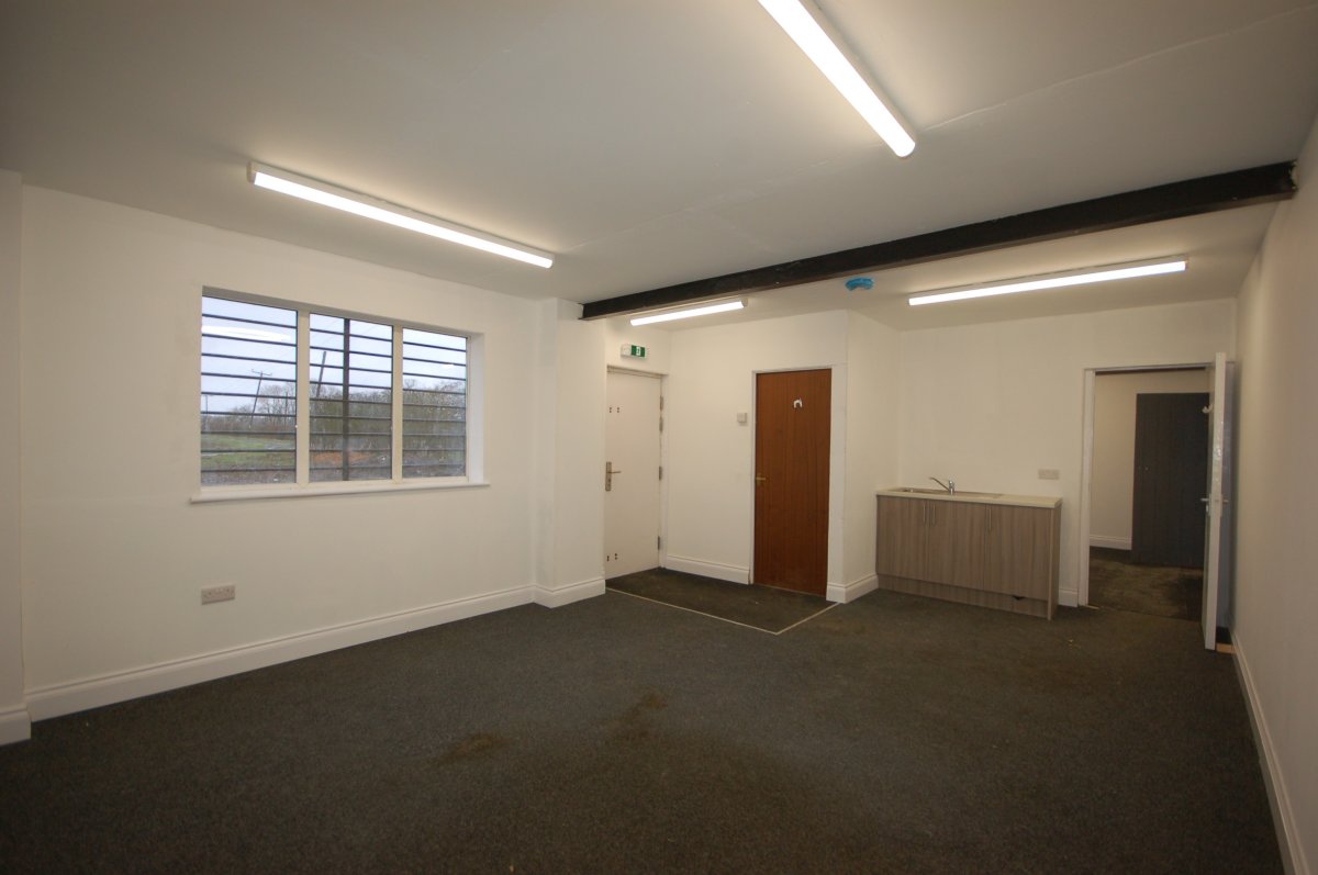 Other in Lutterworth - photo 4