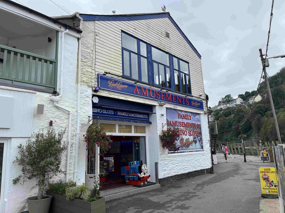 Retail in Looe