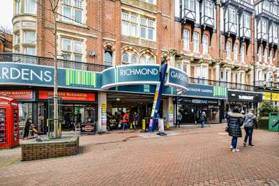 Retail/Shop in Bournemouth - photo 2