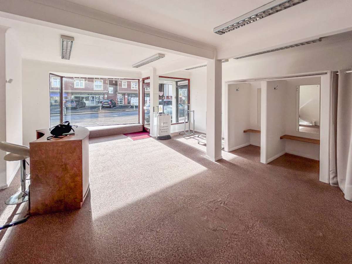 Retail/Shop in Highcliffe - photo 2