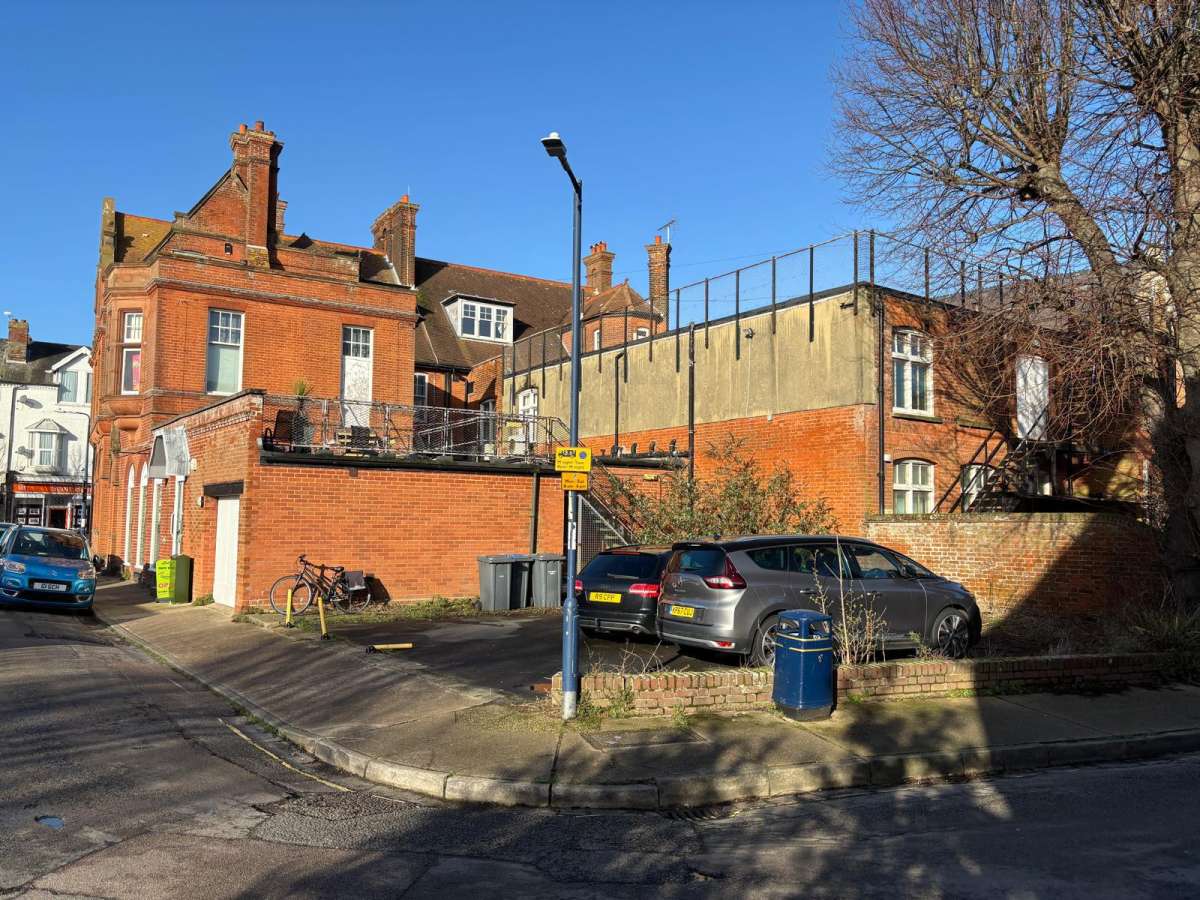 Retail/Shop in Felixstowe - photo 2