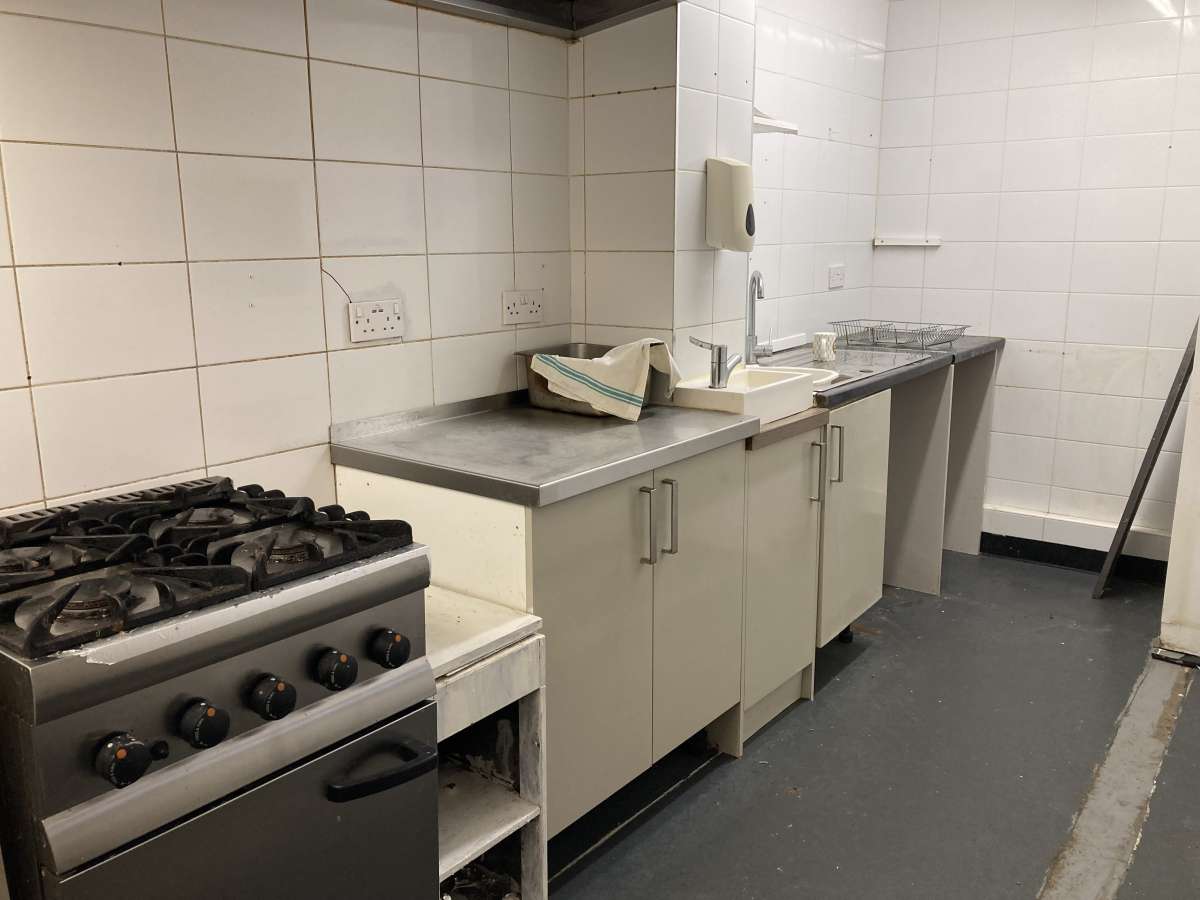 Retail/Shop in Sheffield - photo 4