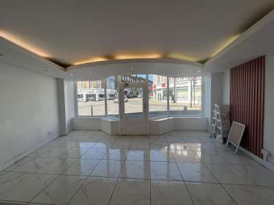 Retail/Shop in High Wycombe - photo 2