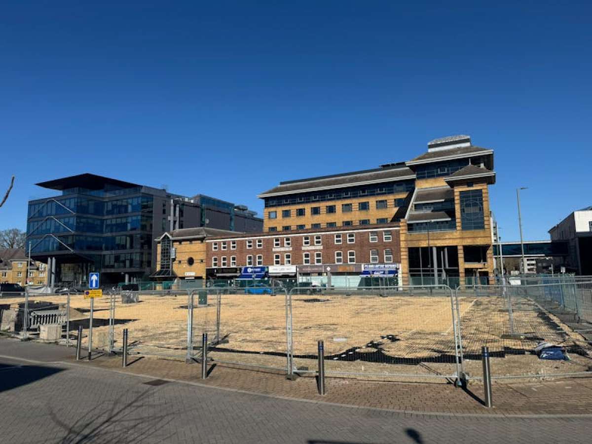 Retail/Shop in Woking - photo 2