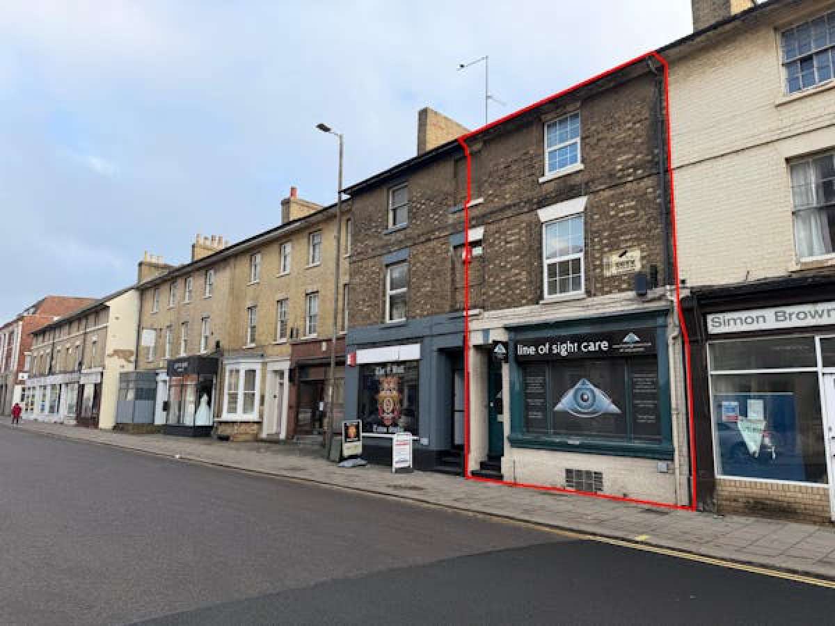 Retail/Shop in Bedford - photo 2