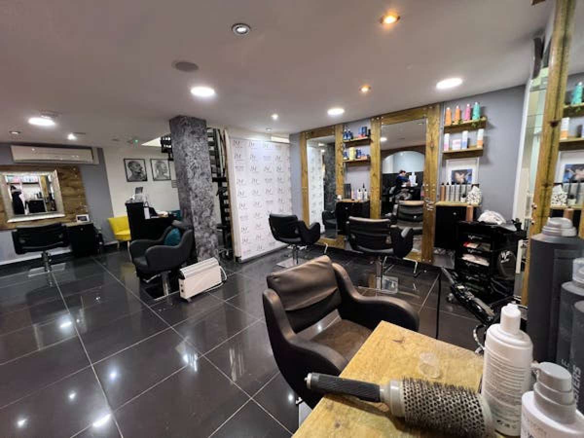 Retail/Shop in Bedford - photo 2