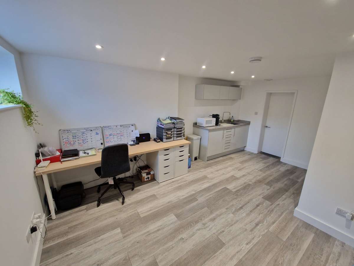 Retail/Shop in Derby - photo 4