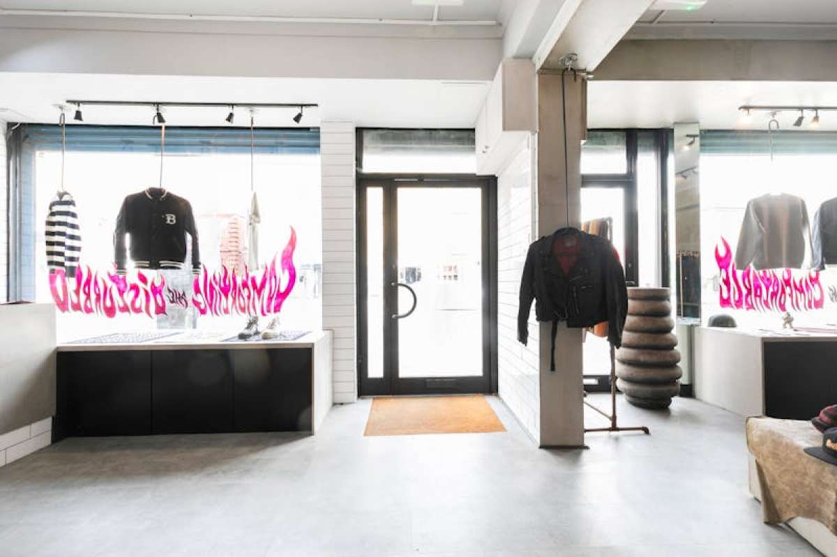 Retail/Shop in London - photo 3