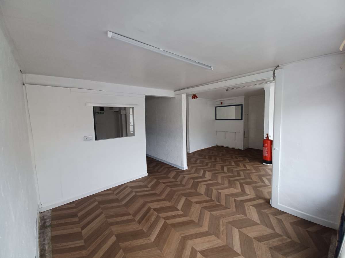 Retail/Shop in Camborne - photo 2