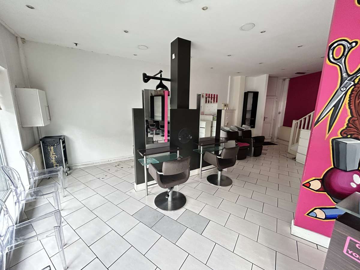 Retail/Shop in Burnage - photo 4