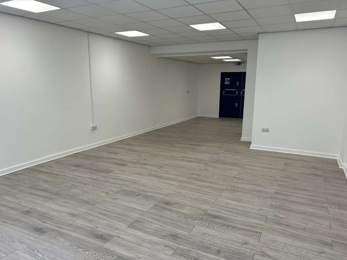 Retail/Shop in Plymouth - photo 4