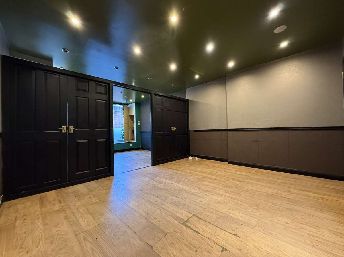 Retail/Shop in Hinckley - photo 2