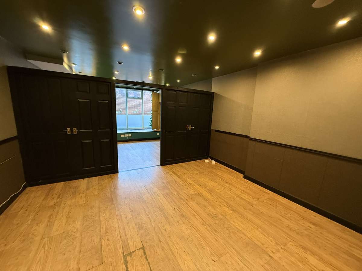 Retail/Shop in Hinckley - photo 4