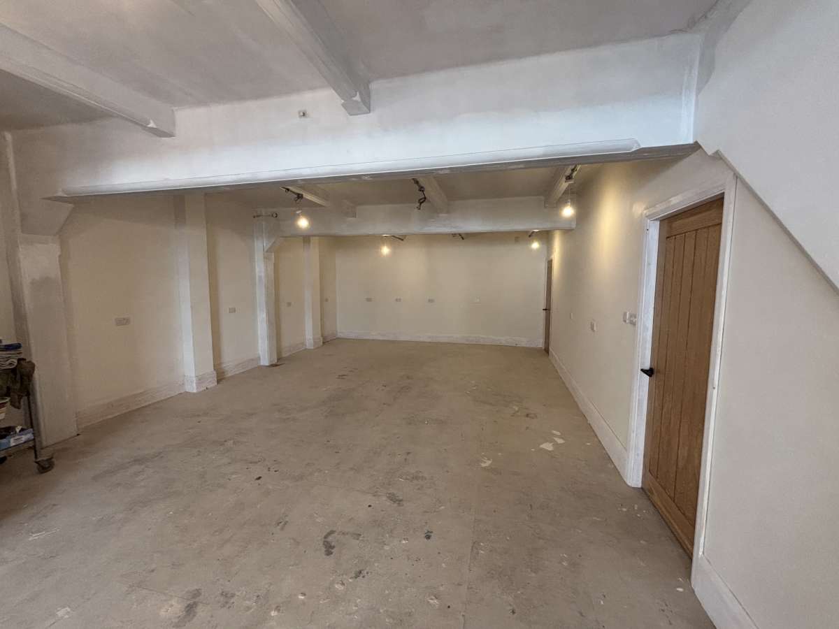 Retail/Shop in Hebden Bridge - photo 2