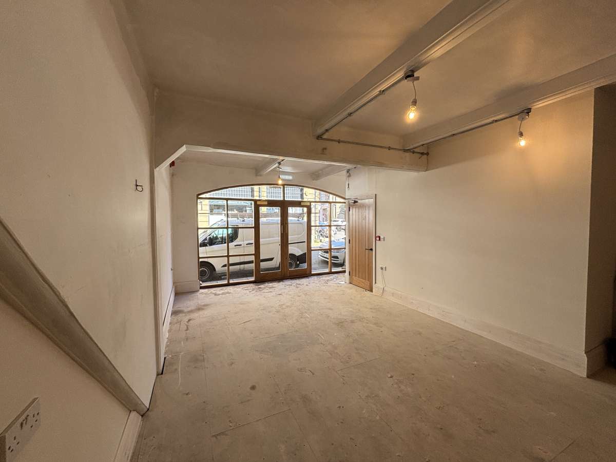 Retail/Shop in Hebden Bridge - photo 3